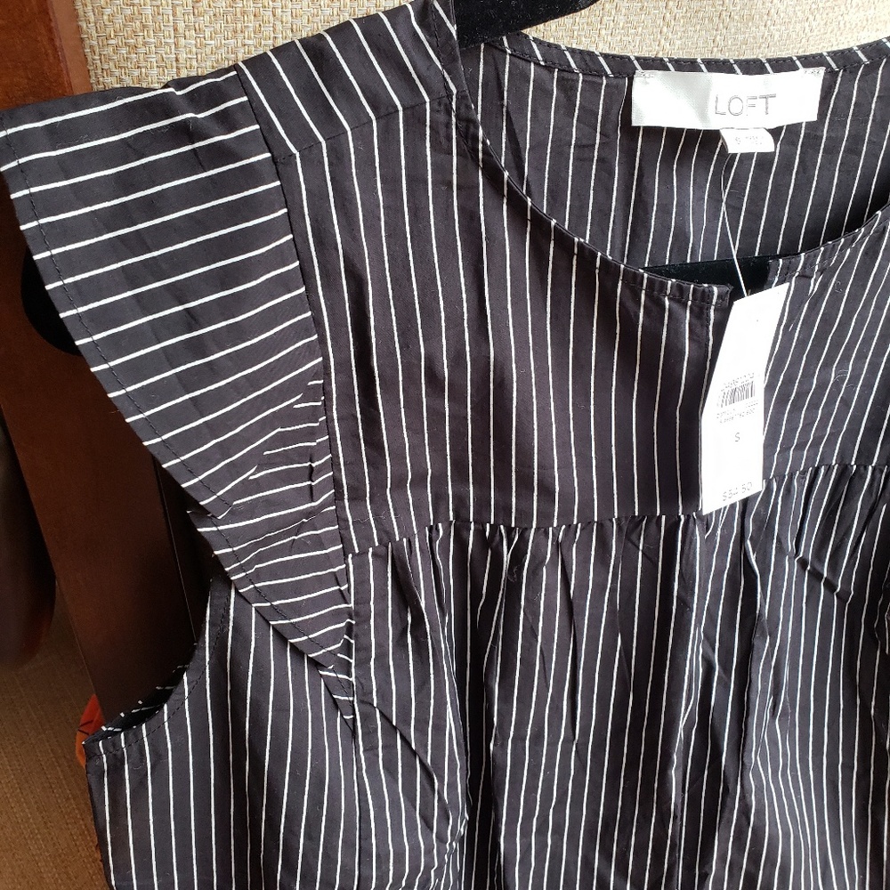 Loft sleeveless top. Size S. NWT. - Picture 3 of 3
